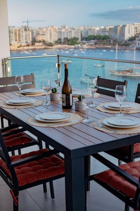 Seafront Two Bedroom Apartment Сент Джулианс Экстерьер фото
